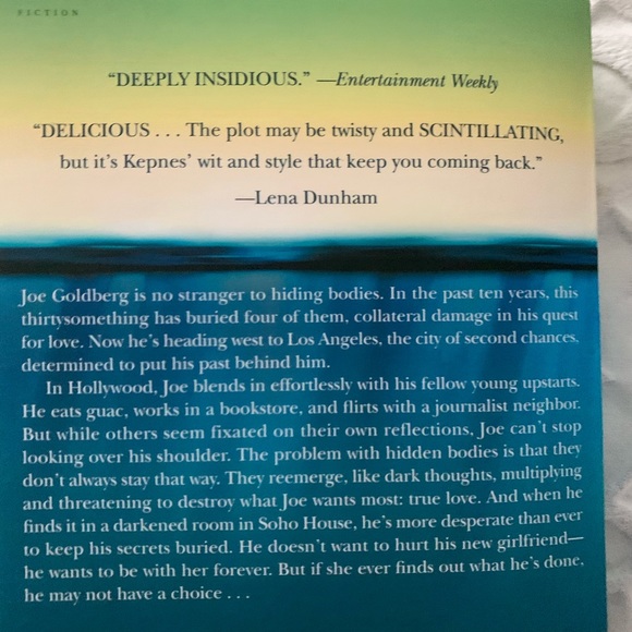 🔴 SOLD ON DEPOP |HIDDEN BODIES BY CAROLINE KEPNES - Picture 3 of 3